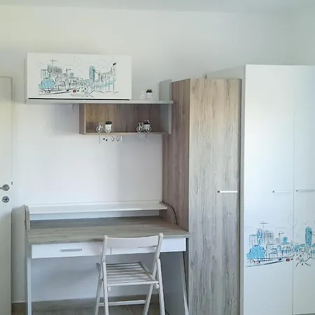 3 Bedroom Gorgeous In Διαμέρισμα Ζαντάρ